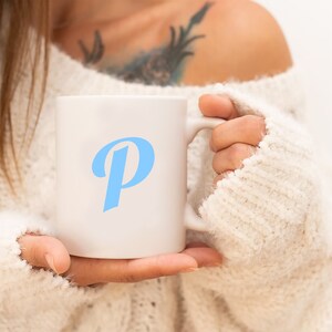 Taza de café inicial personalizada / Taza inicial monograma l Taza de café inicial de fuente personalizada / Regalo del día de San Valentín l Taza personalizada para el mejor amigo