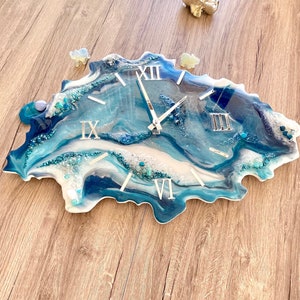 Blue Resin geode clock, geode painting, resin art clock, abstract painting, wall art living room, geode wall picture, modern art