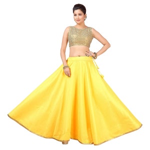 Free Size Women&#39;s Yellow Maxi Lehenga Skirt Bridesmaid Lehenga Wedding Sangeet Lehenga Ghaghra Bridal Wedding Party Wear Girls Skirt On Top