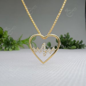 Heart Shape Classic Diamond Pendant / Solid Gold Diamond Pendant / Past Present Future / Prong Setting / Heart Shape / Gift Valentine Day