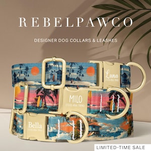 Puede incluir: Collares para perros con un dise&ntilde;o de playa que presenta palmeras, tablas de surf y puestas de sol. Los collares tienen hebillas de metal dorado y est&aacute;n personalizados con nombres y n&uacute;meros de tel&eacute;fono. La marca "REBELPAWCO" est&aacute; en la parte superior.