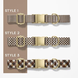 Może przedstawiać: Trzy obroże dla ps&oacute;w ze złotymi okuciami i brązowo-białymi wzorami w kratę. Obroże są oznaczone jako "STYLE 1", "STYLE 2" i "STYLE 3". Każda obroża ma klamrę i D-ring do mocowania smyczy.