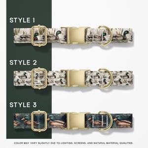 Puede incluir: Tres collares para perros con herrajes de color lat&oacute;n. Cada collar presenta un patr&oacute;n diferente con tem&aacute;tica de patos. El estilo 1 tiene patos en un entorno pantanoso. El estilo 2 tiene un patr&oacute;n de patos sobre un fondo blanco. El estilo 3 tiene patos sobre un fondo oscuro.