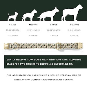 Puede incluir: Un collar para perros con estampado de patos, herrajes dorados y el nombre "LUCY" en la hebilla. La imagen muestra gu&iacute;as de tallas: peque&ntilde;o (25-38cm de largo, 1.9cm de ancho), mediano (30-46cm de largo, 2.5cm de ancho), grande (38-56cm de largo, 2.5cm de ancho) y X-grande (48-66cm de largo, 2.5cm de ancho).