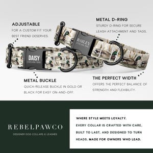 Puede incluir: Collares para perros con estampado de patos, con anillas en D y hebillas met&aacute;licas. Los collares son ajustables y vienen en negro. El texto en los collares dice "BAILEY" y "DAISY" con n&uacute;meros de tel&eacute;fono. Tambi&eacute;n se ve la marca "REBELPAWCO".