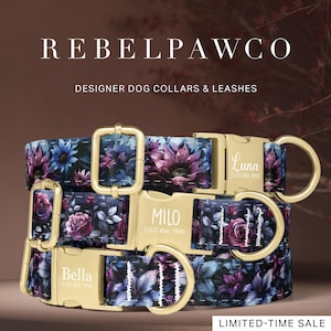 Puede incluir: Collares de diseño para perros con estampados florales en tonos azules, morados y blancos. Los collares tienen herrajes metálicos dorados y están personalizados con nombres y números de teléfono. La marca "REBELPAWCO" se muestra arriba.