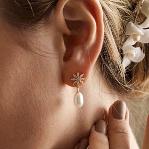 Dainty Diamond Flower Pearl Earrings, Freshwater Pearl Drop Earrings, Bridal Earrings, Wedding Jewelry, Bridesmaid Gift, Mother&#39;s Day Gift
