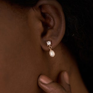 Boucles d'oreilles pendantes en perles de diamant, boucles d'oreilles minimalistes en perles, boucles d'oreilles diamant pour femmes, clous d'oreilles, cadeau de demoiselle d'honneur, cadeau fête des mères pour elle image 3