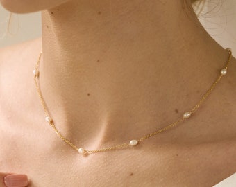 Collier de plusieurs perles, tour de cou minimaliste délicat en perles, cadeau de demoiselle d'honneur, collier de mariage, cadeau d'anniversaire pour elle, cadeau de fête des mères