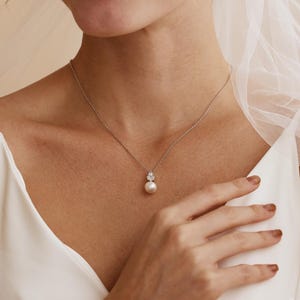 Minimalistyczny naszyjnik z pereł diamentowych, naszyjnik z pereł słodkowodnych, biżuteria ślubna, naszyjnik z diamentami w kształcie gruszki, prezent dla druhny, prezent na Dzień Matki