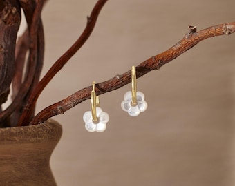 Minimalist Mother of Pearl Flower Earrings, Flower Hoop Earrings, Dainty Huggie Earrings, Gold Earrings, Bridesmaid Gift, Mother's Day Gift