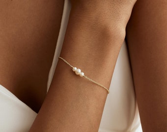 14K Gold Plated Pearl Bracelet, Dainty 3 Pearls Bracelet, Daily Bracelet, Wedding Bracelet, Gift for Bridesmaid, Christmas Gift for Her