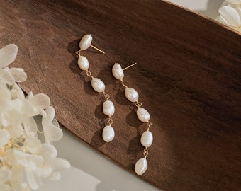 Delicati orecchini pendenti con perle barocche, orecchini di perle pendenti d'acqua dolce, orecchini da sposa, orecchini da sposa, regalo da damigella d'onore, regalo per la festa della mamma