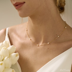Halskette mit mehreren Perlen, zierlicher minimalistischer Perlen-Choker, Brautjungferngeschenk, Hochzeitshalskette, Geburtstagsgeschenk für Sie, Muttertagsgeschenk Bild 3