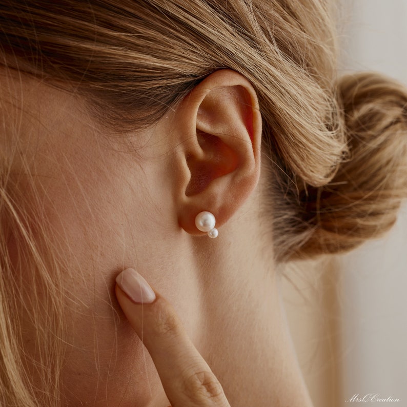 Minimalistische Süßwasserperlen Ohrstecker, 2 Perlen Ohrringe, Alltagstragende Ohrringe, Brautjungfern Ohrringe, Geschenk für Mama Bild 1