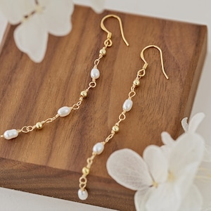 Boucles d'oreilles pendantes de perles de perle, boucles d'oreilles pendantes de perle d'eau douce 18K or, boucles d'oreilles minimalistes de tous les jours, cadeau de demoiselle d'honneur pour elle, cadeau pour maman image 5