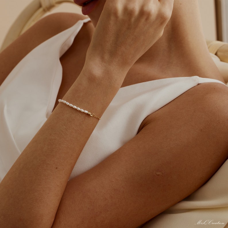 Minimalist Freshwater Pearl Bracelet, Dainty Wedding Bracelet, Bridal Bracelet, Pearl Bracelet, Gold Bracelet, Bridesmaid Gift,Mother's Gift image 4