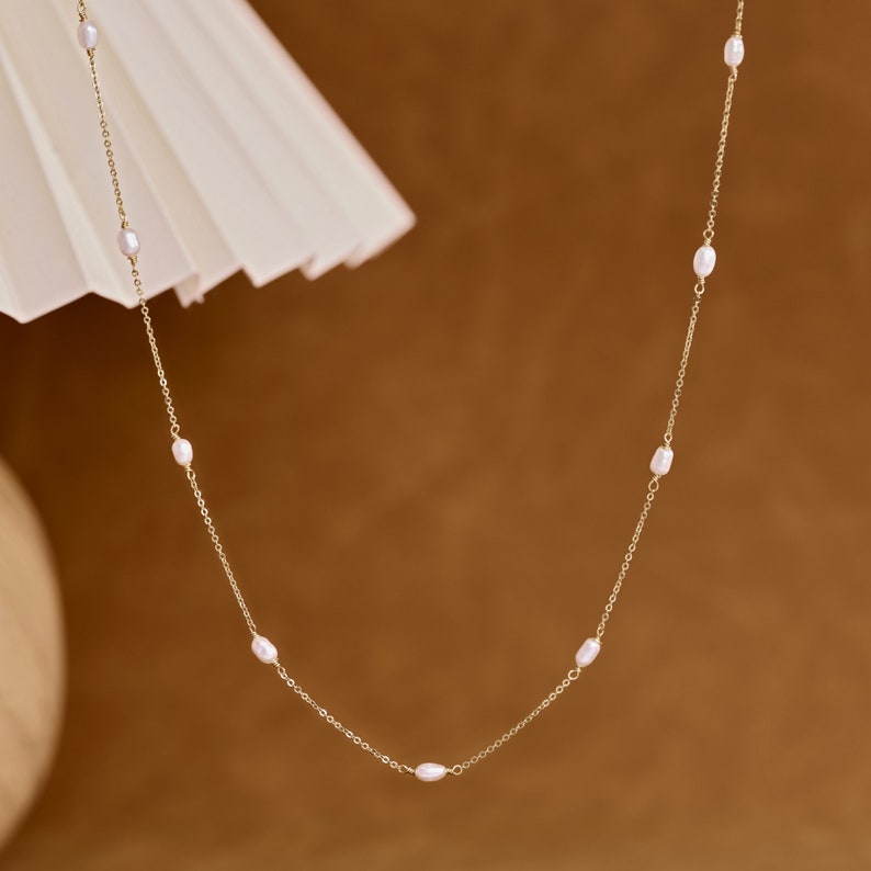 Halskette mit mehreren Perlen, zierlicher minimalistischer Perlen-Choker, Brautjungferngeschenk, Hochzeitshalskette, Geburtstagsgeschenk für Sie, Muttertagsgeschenk Bild 4