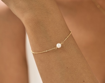 Bracelet de perles simple minimaliste, chaîne de perles de bracelet de perles d'eau douce naturelles, bracelet de perles en argent sterling, cadeau de demoiselle d'honneur pour elle