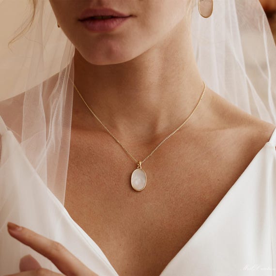 Mother of Pearl Necklace, Oval Pearl Pendent Necklace, Mother's Necklace, Wedding Jewelry, Bridesmaid Gift, Bride Necklace, Christmas Gift