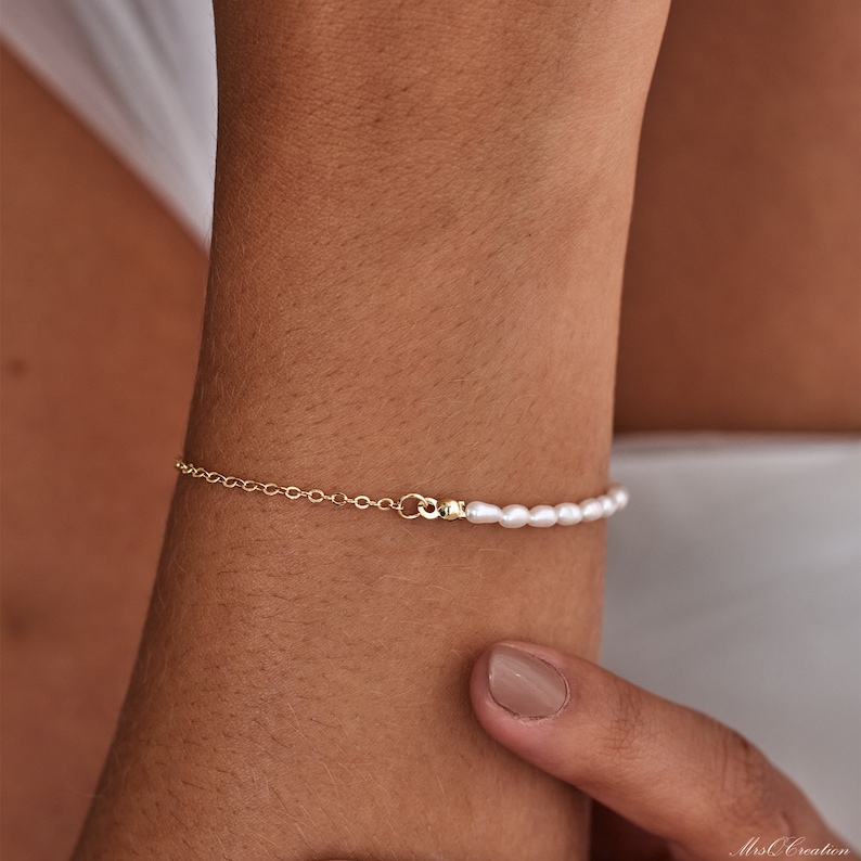 Minimalist Freshwater Pearl Bracelet, Dainty Wedding Bracelet, Bridal Bracelet, Pearl Bracelet, Gold Bracelet, Bridesmaid Gift,Mother's Gift image 9