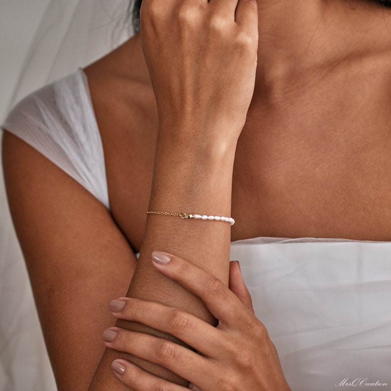 Minimalist Freshwater Pearl Bracelet, Dainty Wedding Bracelet, Bridal Bracelet, Pearl Bracelet, Gold Bracelet, Bridesmaid Gift,Mother's Gift image 6