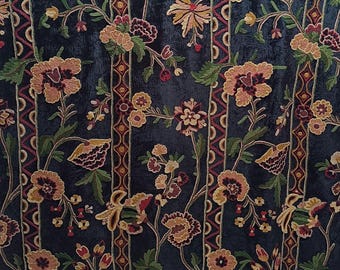 Luxe Accent Kashmir Crewel Fabric - Mitternachtsschwarzer Samt mit lebendiger Blumenstickerei
