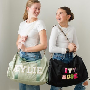 Geschenk für Teenager Kundenspezifische Chenille-Patch Weekender Tasche Abschlussgeschenk für College-Freshman-Reisetasche für Sommercamp-Seesack