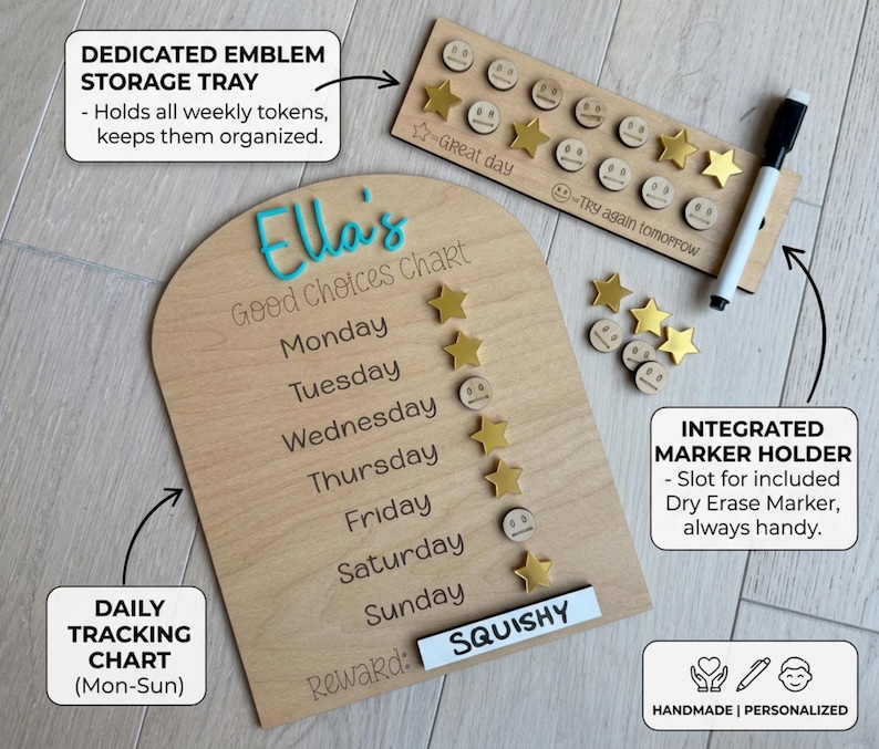 Puede incluir: Un tablero de buenas elecciones de madera con el nombre "Ella's" en color turquesa. El tablero incluye un gr&aacute;fico de seguimiento diario, fichas de estrella dorada y una bandeja de almacenamiento de emblemas dedicada. Se incluye un marcador de borrado en seco.