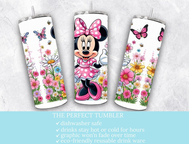 Puede incluir: Un vaso blanco con un dise&ntilde;o floral y una imagen de dibujos animados de Minnie Mouse con un vestido rosa y un lazo rojo. El vaso es apto para lavavajillas y mantiene las bebidas calientes o fr&iacute;as durante horas.