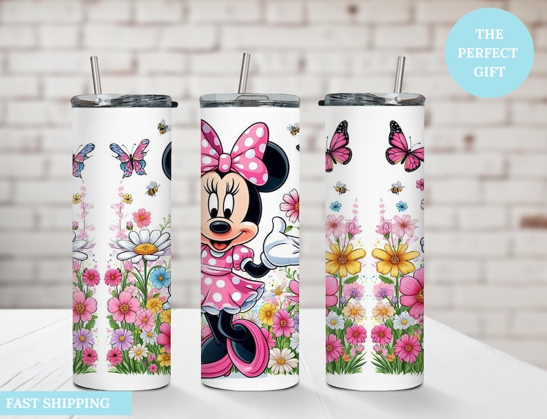 Puede incluir: Tres vasos de acero inoxidable blancos con un dise&ntilde;o floral rosa y blanco y una imagen de dibujos animados de Minnie Mouse. Los vasos tienen una pajita y son perfectos para bebidas calientes o fr&iacute;as.