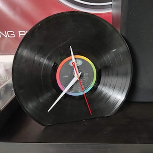 Updated! Upcycled table top vinyl record clock