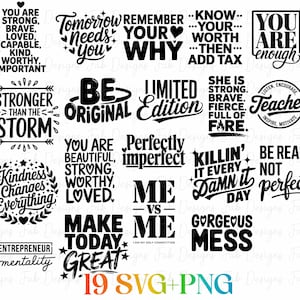以下が含まれることがあります： さまざまなフォントの白黒のモチベーションを高める引用句とフレーズのコレクション。「You are Strong」、「Be Original」、「Make Today Great」などのフレーズが含まれています。画像には「19 SVG + PNG」というテキストも含まれています。