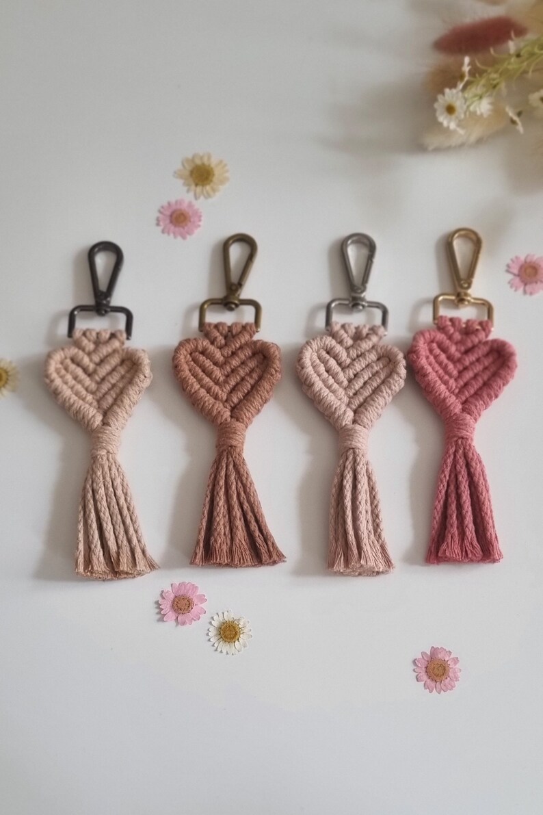 Makramee Schlüsselanhänger Taschenanhänger Herz Boho Handgemacht Accessoire Anhänger Karabiner Geschenk Muttertagsgeschenk Bild 1