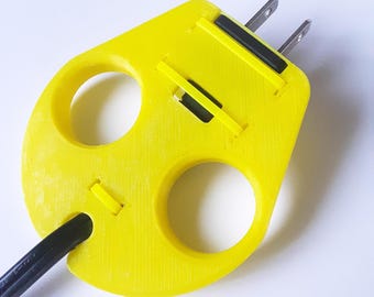 2個入り。このプラグ/プッシャーを使えば、コンセントから簡単に電気プラグを取り外せます。高齢者、おばあちゃん、おじいちゃんなどの障がいのある方に役立つ補助技術です。