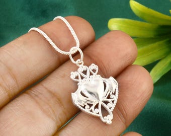 YEESIA Collana Uomo E Donna In Argento Sterling 925 Con Ciondolo Claddagh Celtico In Ebano, Simbolo Di Amore E Amicizia, Catena Regolabile 20+2 Pollici, Regalo Irlandese