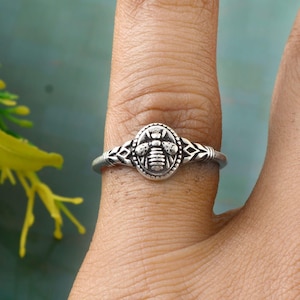 Dainty Bumble bee gold ring, Delicate gold bee ring, Minimalist ring sterling silver Ring