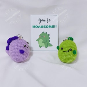 Sei un dinosauro tascabile ruggente, abbraccio tascabile all'uncinetto, amico, ciondolo a forma di dinosauro fatto a mano, regalo per inviare un abbraccio, biglietto di incoraggiamento e allegria, regalo per il migliore amico