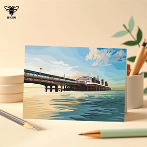 Può includere: Un'illustrazione colorata di un molo che si estende nell'oceano. Il molo ha un edificio all'estremità ed è circondato da acqua blu con onde bianche. Il cielo è blu con nuvole bianche.