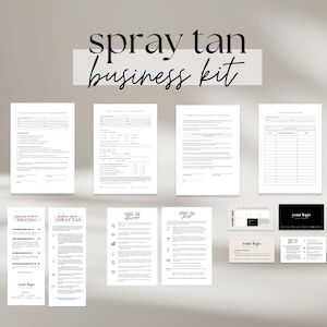 Könnte beinhalten: Ein Spray-Tan-Business-Kit mit verschiedenen gedruckten Dokumenten, darunter Formulare, Preislisten und Visitenkarten. Das Kit zeichnet sich durch eine neutrale Farbpalette mit schwarzem Text und einem minimalistischen Design aus. Der Text "Spray Tan Business Kit" ist oben zu sehen.