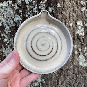 White Stoneware Spiral Spoon Rest
