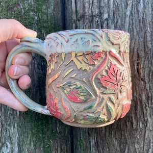 15 Unzen Steinzeug Herbst Blatt Sgraffito Becher