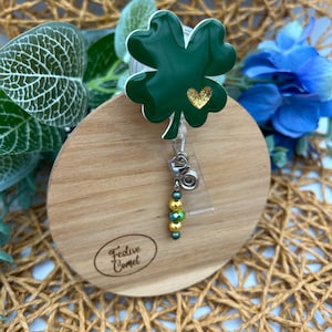 Four leaf clover badge reel, St. Patrick’s Day badge reel, March badge reel, festive badge reel, glittery badge reel, teacher badge holder