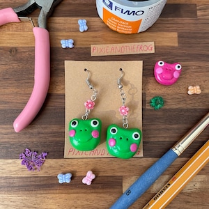 green froggie earrings / cute clay dangle earrings / cute frog earrings / handmade earrings