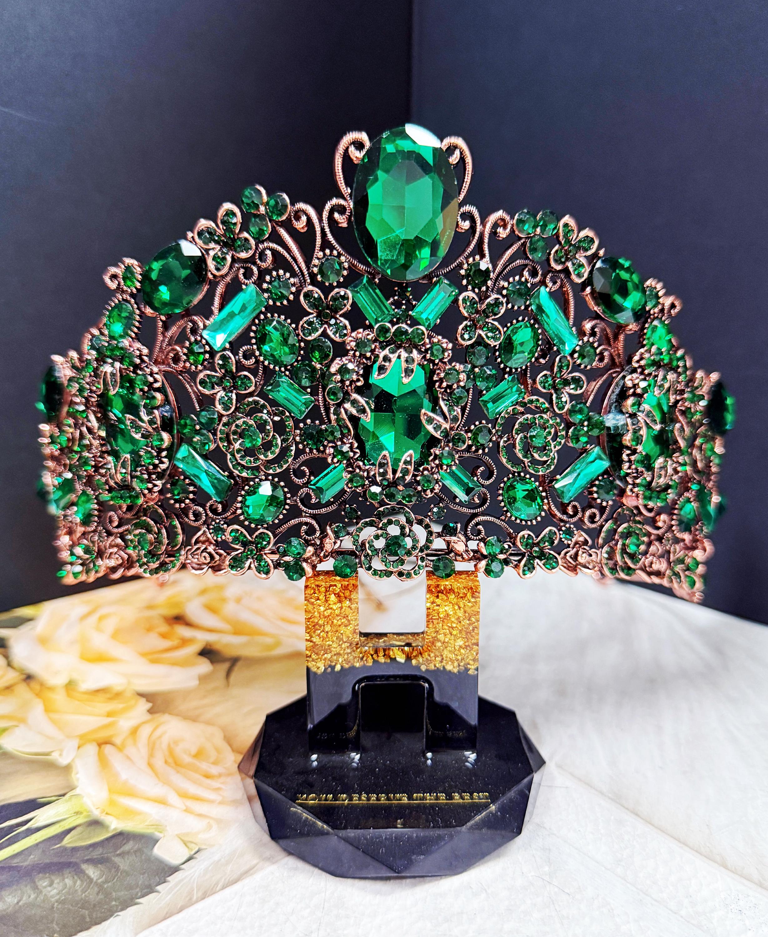 Handmade Emerald Crystal Crown: Vintage Queen Tiara - Etsy display picture 1