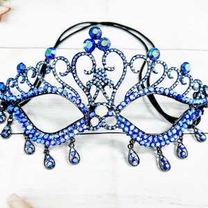 Blue Crystal Masquerade Mask: Sapphire Rhinestone Party Mask