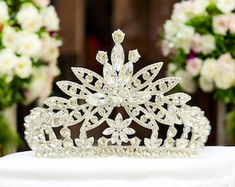 Silver Rhinestone Tiara Hair Comb, Flower Girl Accessory  display picture 3
