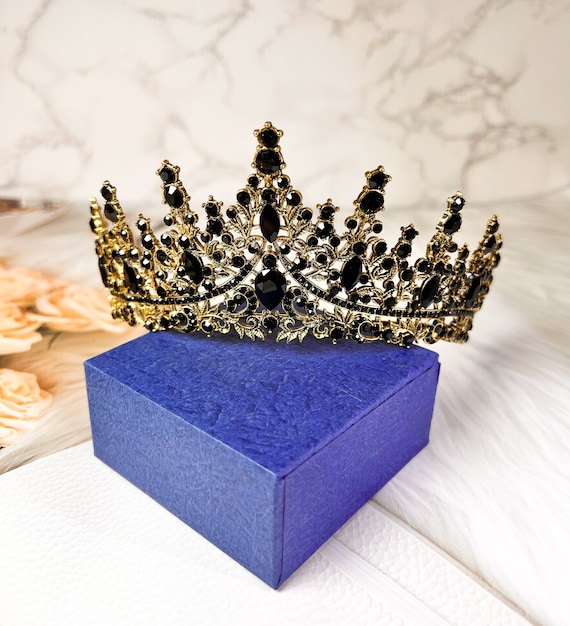 Corona di tiara in cristallo nero per donna, tiara da sposa gotica per sposa, corona da regina in cristallo nero, tiara da principessa reale, corona di Halloween - Italia