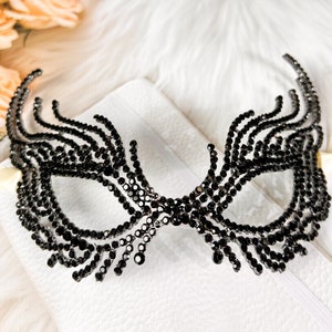 Masquerade Mask for Women, Black Clear Crystal Masks for Masquerade Party, Proms, Venetian Mask, Mardi Gras, Wedding, New Year, Theatrical