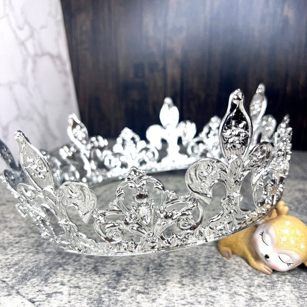Fleur de Lis Crown |Elegant Crown for Weddings and Special Occasion | Handcrafted Silver Crown | Silver wedding accessory | Royal headpiece
